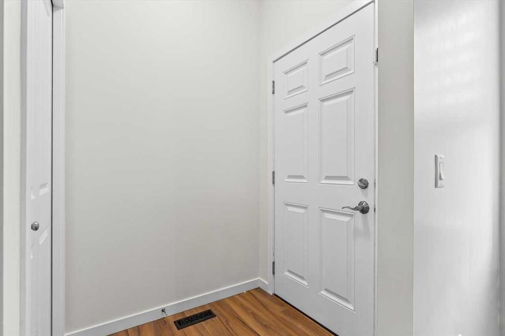 1303 New Brighton Park Se, Calgary, AB - Indoor Photo Showing Other Room