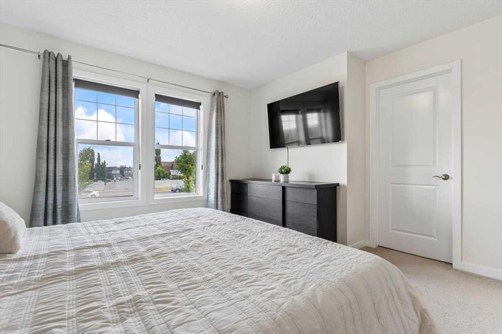 1303 New Brighton Park Se, Calgary, AB - Indoor Photo Showing Bedroom