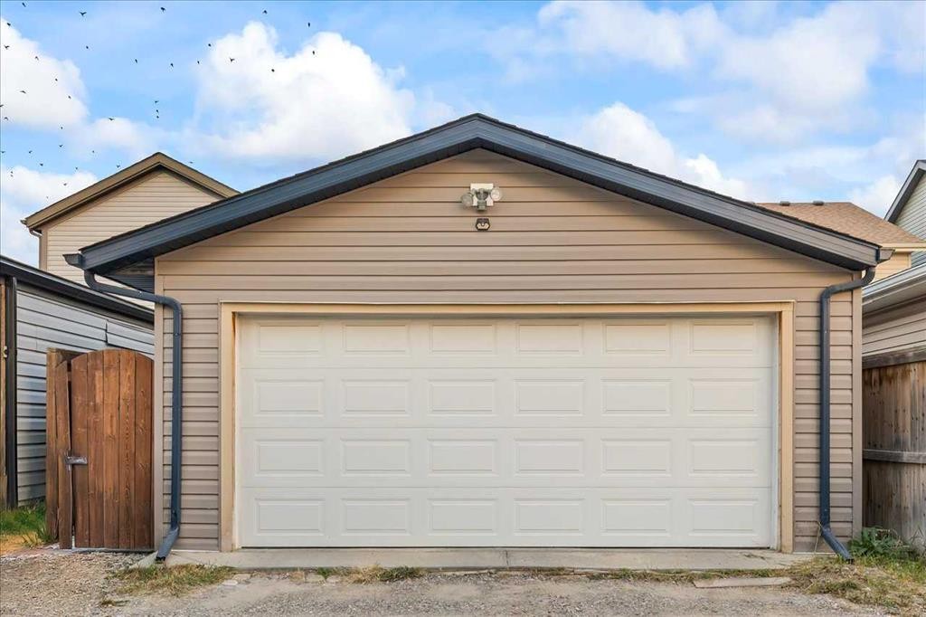 1303 New Brighton Park Se, Calgary, AB - Outdoor With Exterior