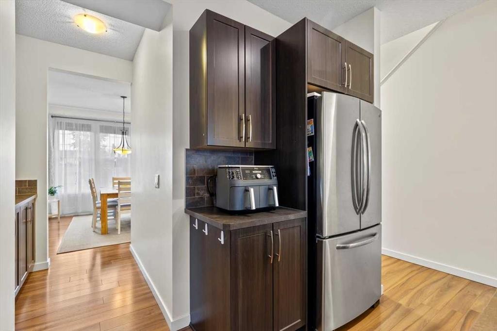 1303 New Brighton Park Se, Calgary, AB - Indoor Photo Showing Kitchen