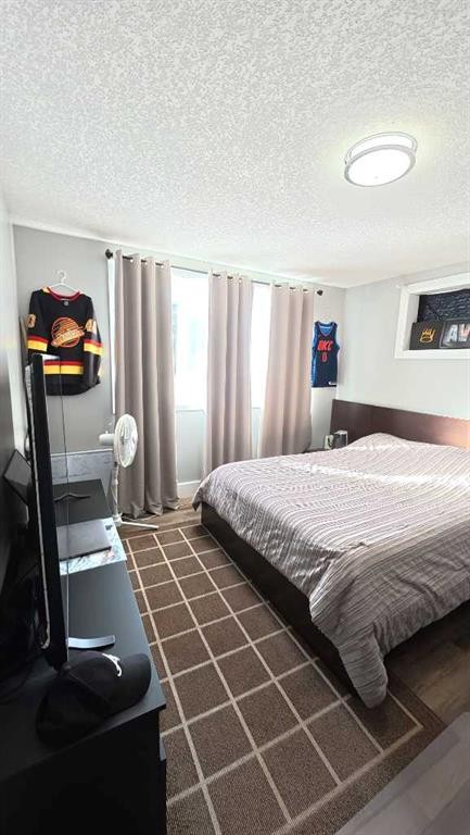 264049 Range Rd 41 Range, Cochrane, AB - Indoor Photo Showing Bedroom