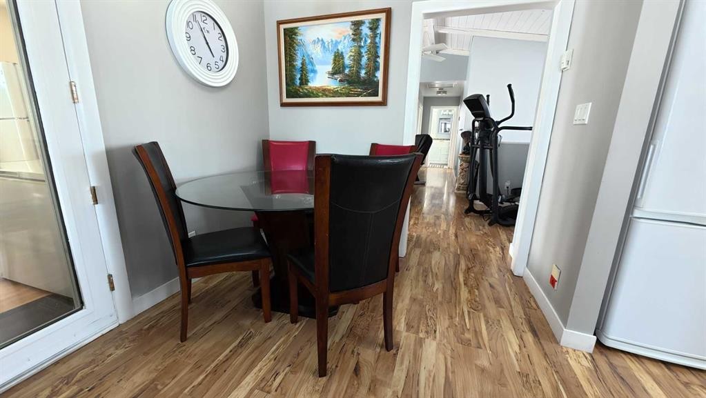 264049 Range Rd 41 Range, Cochrane, AB - Indoor Photo Showing Dining Room