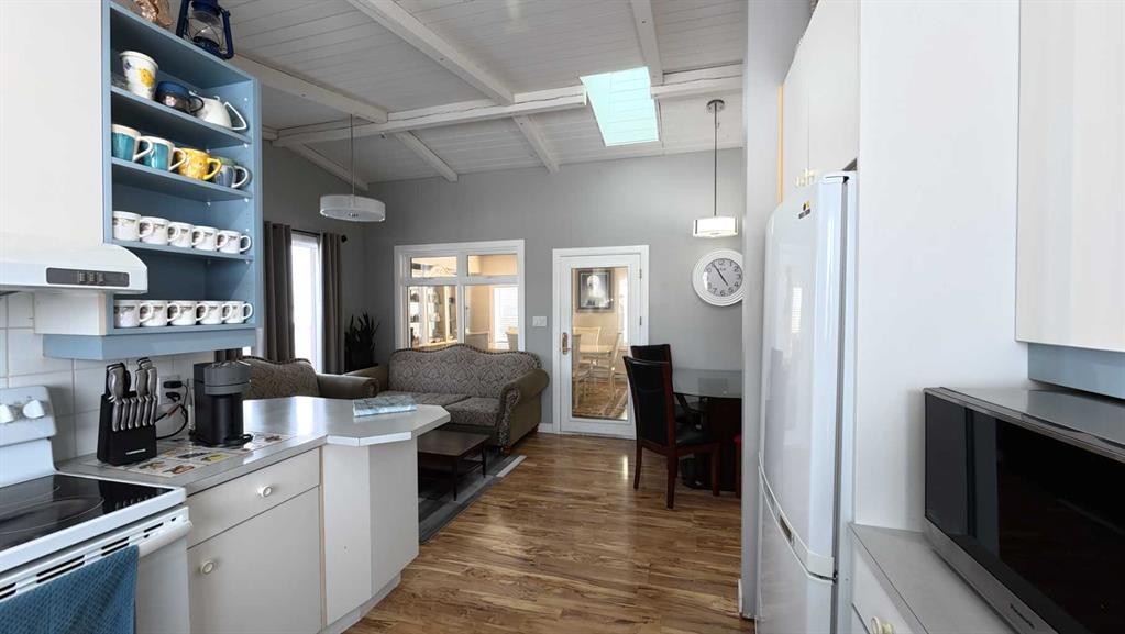 264049 Range Rd 41 Range, Cochrane, AB - Indoor Photo Showing Kitchen