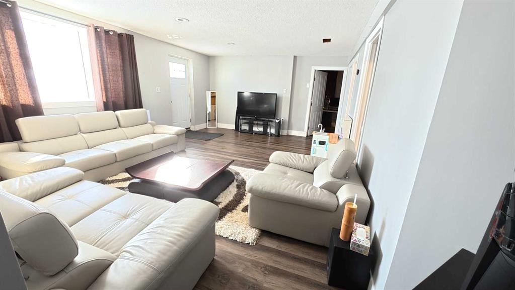 264049 Range Rd 41 Range, Cochrane, AB - Indoor Photo Showing Living Room