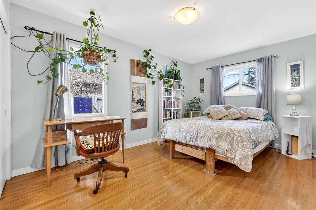 3707 Glenbrook Drive Sw, Calgary, AB - Indoor Photo Showing Bedroom