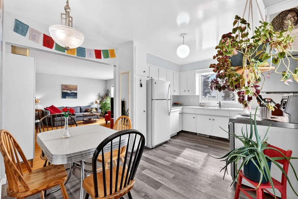 3707 Glenbrook Drive Sw, Calgary, AB - Indoor Photo Showing Dining Room