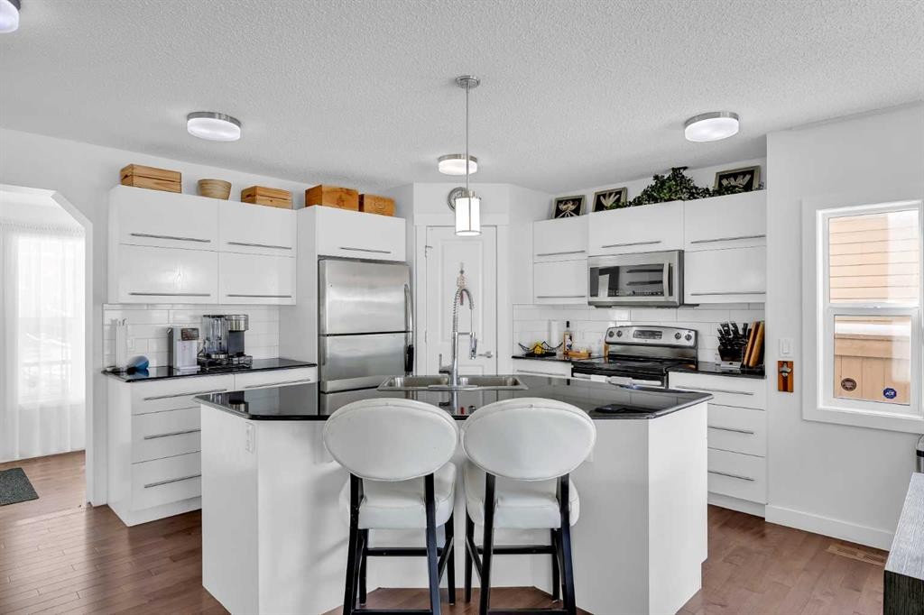 245 Skyview Ranch Way Ne, Calgary, AB - Indoor Photo Showing Kitchen With Stainless Steel Kitchen With Upgraded Kitchen
