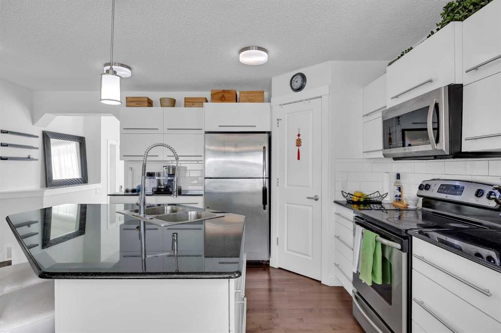 245 Skyview Ranch Way Ne, Calgary, AB - Indoor Photo Showing Kitchen With Stainless Steel Kitchen With Double Sink With Upgraded Kitchen