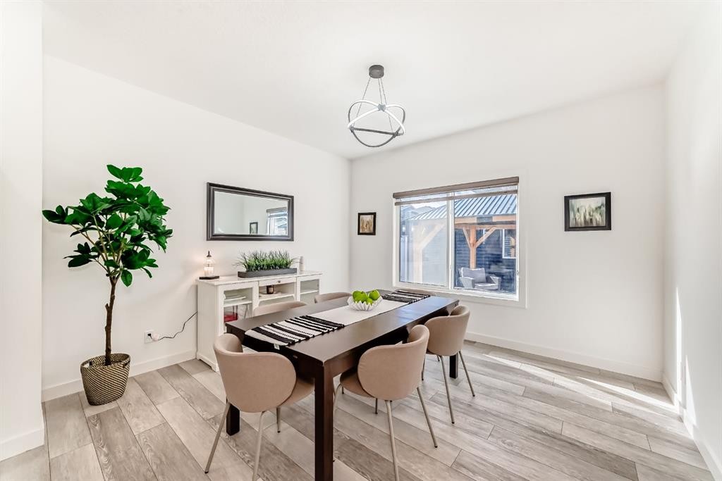 37 Legacy Glen Point Se, Calgary, AB - Indoor Photo Showing Dining Room