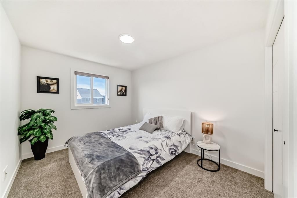 37 Legacy Glen Point Se, Calgary, AB - Indoor Photo Showing Bedroom
