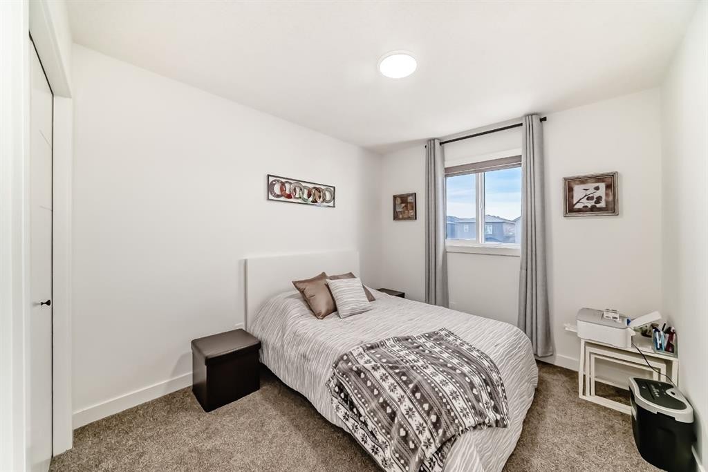 37 Legacy Glen Point Se, Calgary, AB - Indoor Photo Showing Bedroom