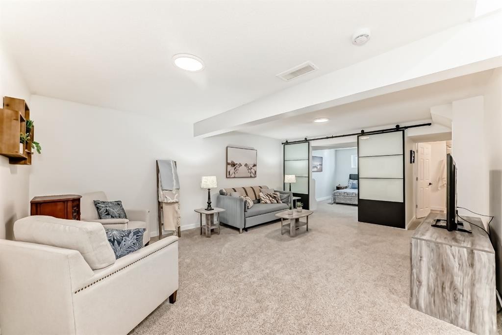 37 Legacy Glen Point Se, Calgary, AB - Indoor