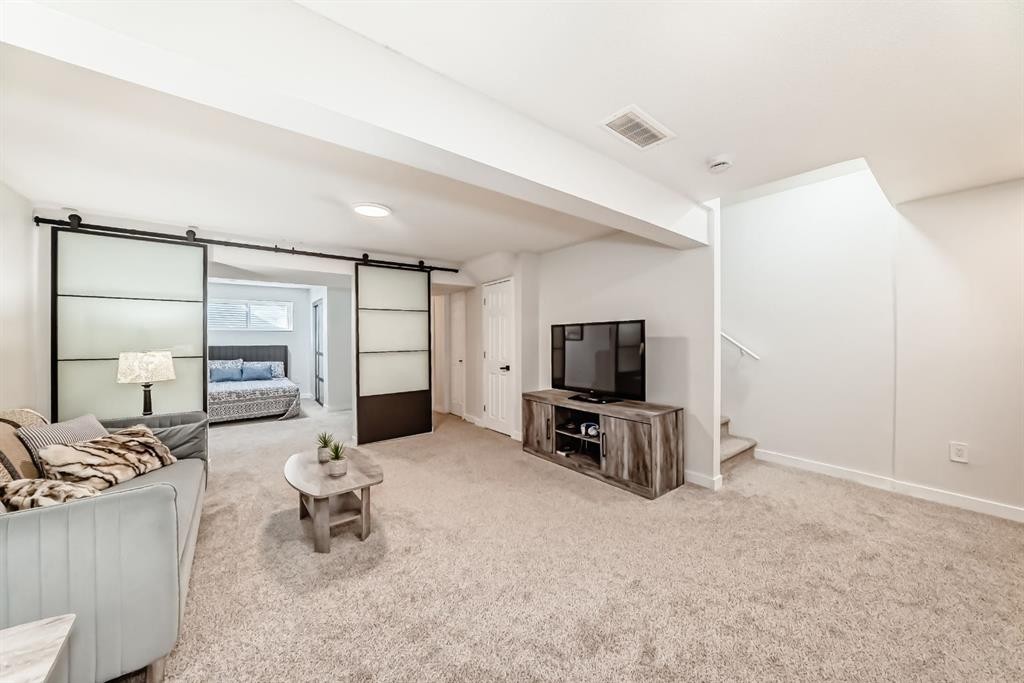 37 Legacy Glen Point Se, Calgary, AB - Indoor