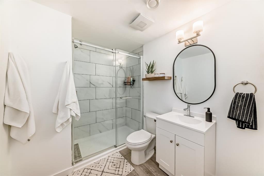 37 Legacy Glen Point Se, Calgary, AB - Indoor Photo Showing Bathroom