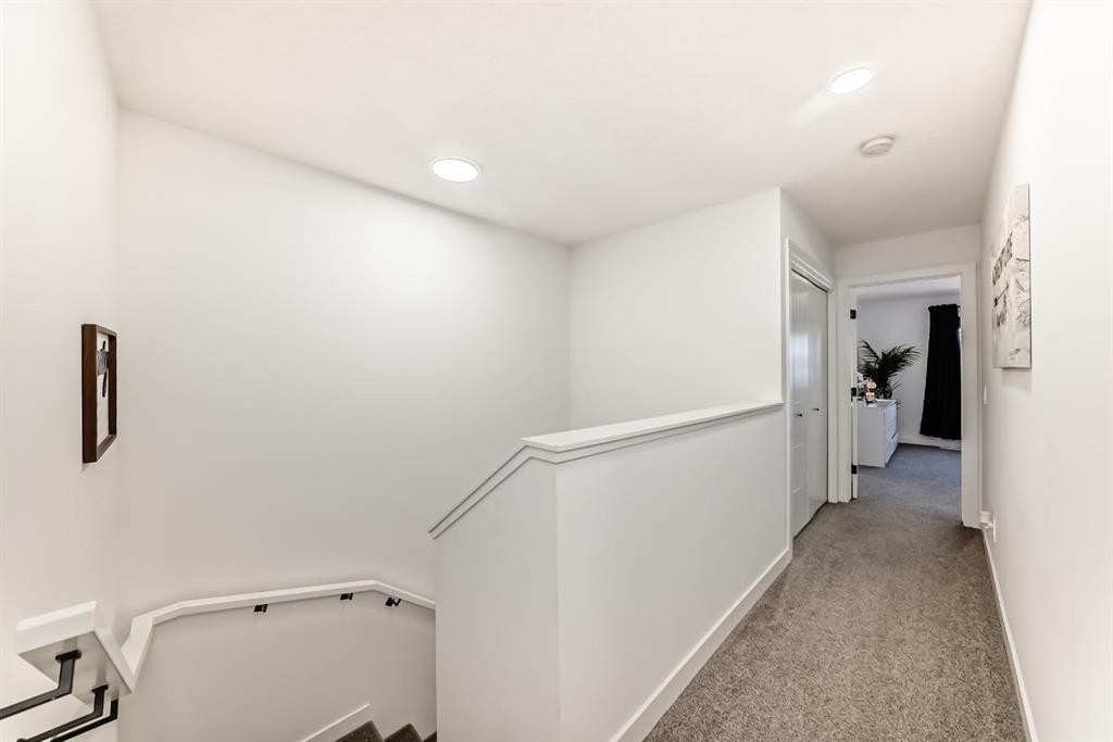 37 Legacy Glen Point Se, Calgary, AB - Indoor Photo Showing Other Room