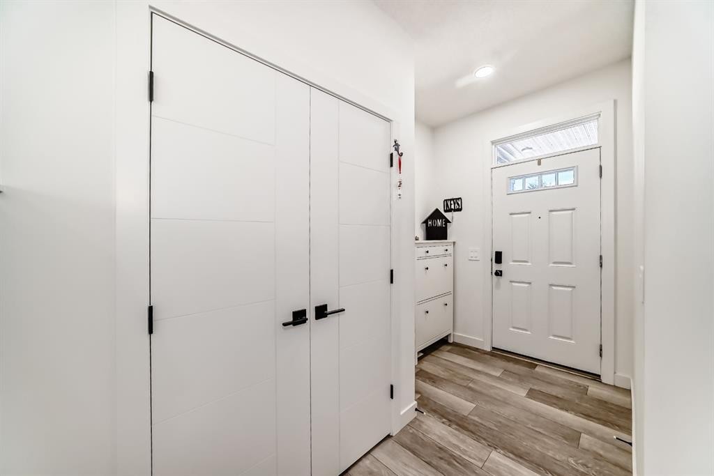 37 Legacy Glen Point Se, Calgary, AB - Indoor Photo Showing Other Room