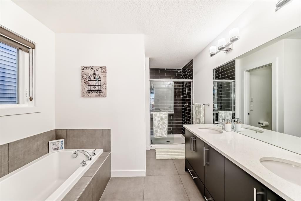 37 Legacy Glen Point Se, Calgary, AB - Indoor Photo Showing Bathroom