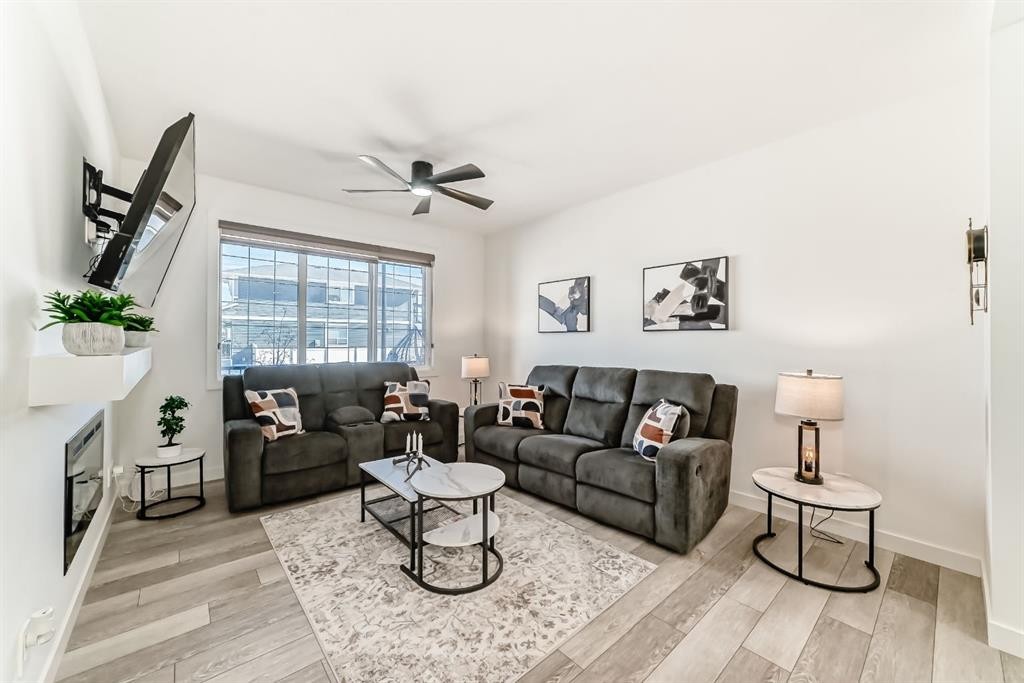 37 Legacy Glen Point Se, Calgary, AB - Indoor Photo Showing Living Room