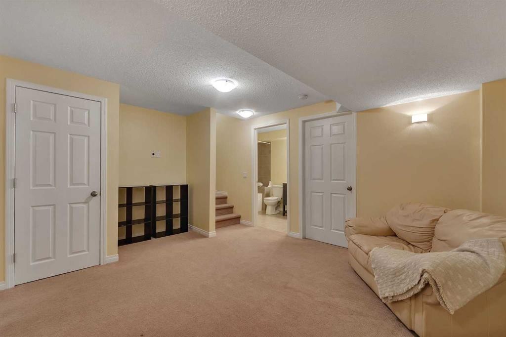 23 Copperpond Square Se, Calgary, AB - Indoor
