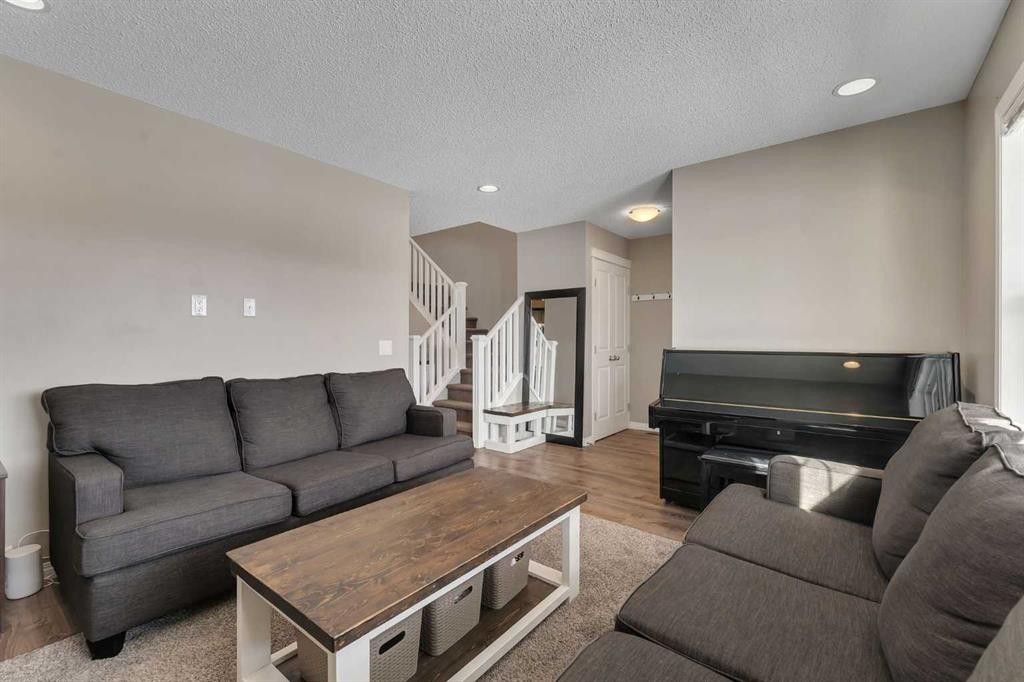 23 Copperpond Square Se, Calgary, AB - Indoor Photo Showing Living Room