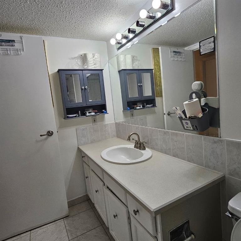 203-511 56 Avenue Sw, Calgary, AB - Indoor Photo Showing Bathroom