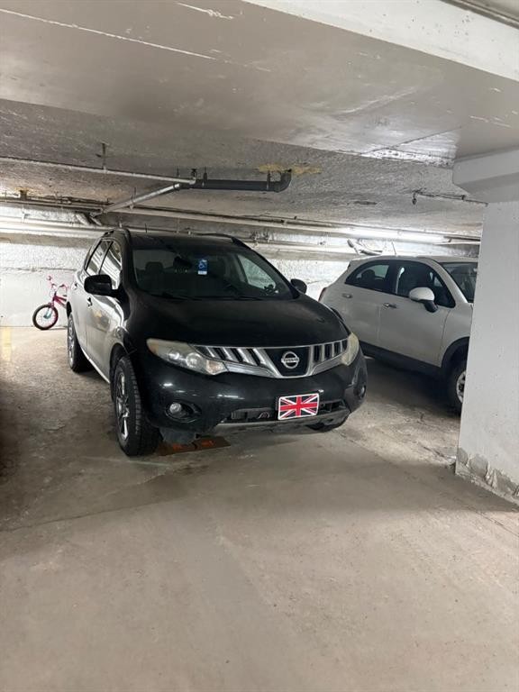 203-511 56 Avenue Sw, Calgary, AB - Indoor Photo Showing Garage