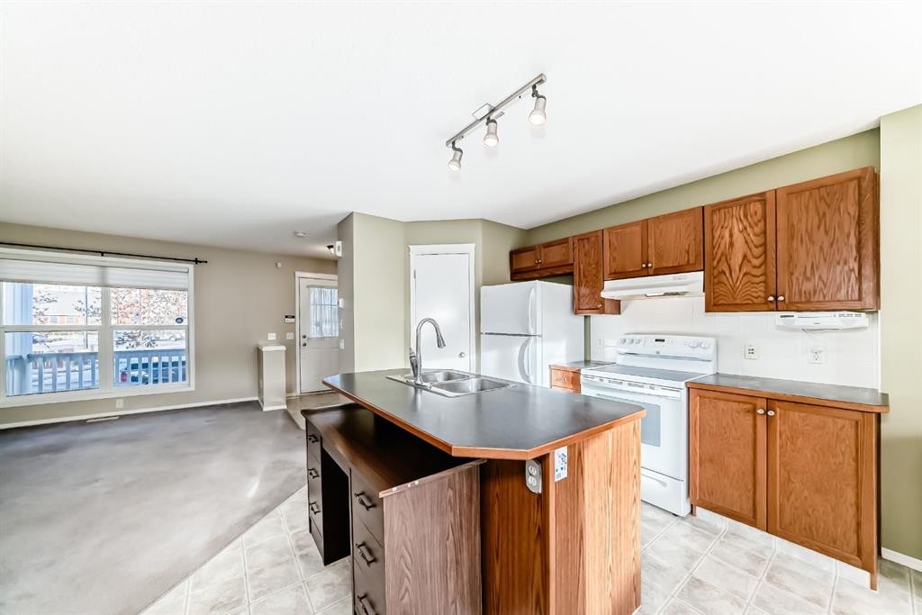 240 Prestwick Way Se, Calgary, AB - Indoor Photo Showing Kitchen
