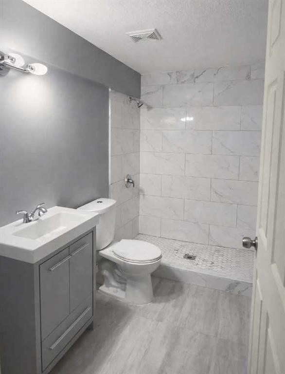 1580 New Brighton Drive Se, Calgary, AB - Indoor Photo Showing Bathroom