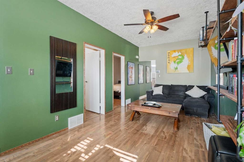 224 20 Avenue, Calgary, AB - Indoor