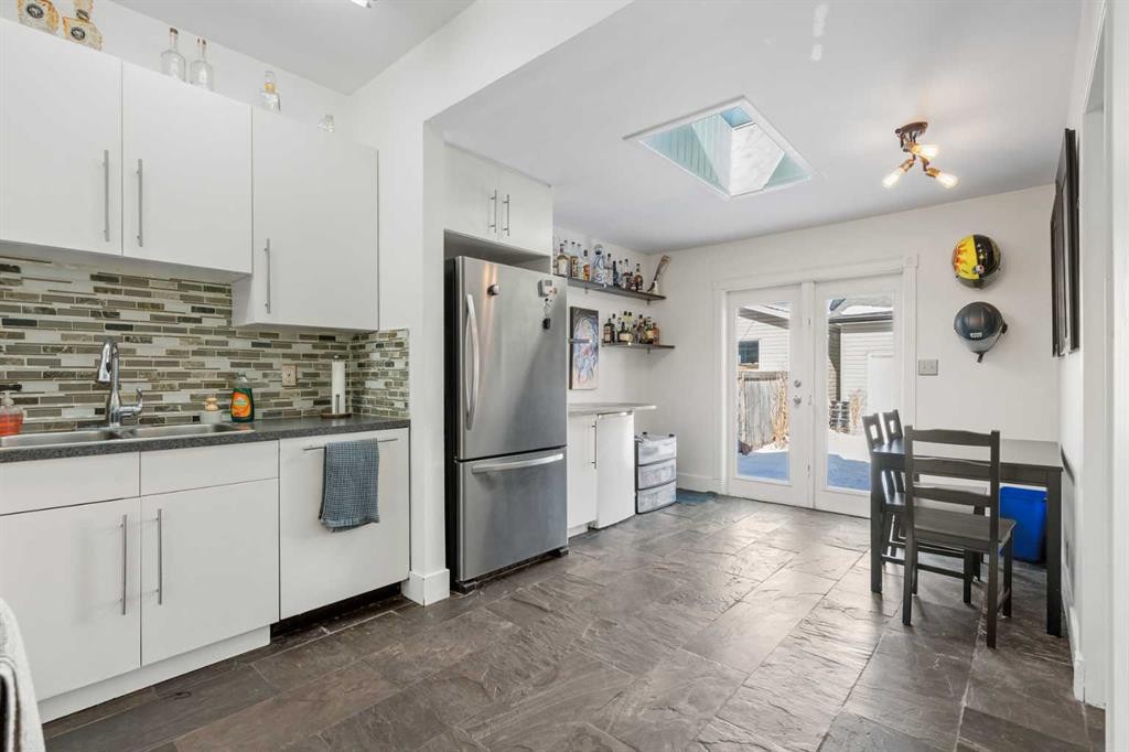 224 20 Avenue, Calgary, AB - Indoor Photo Showing Kitchen With Double Sink