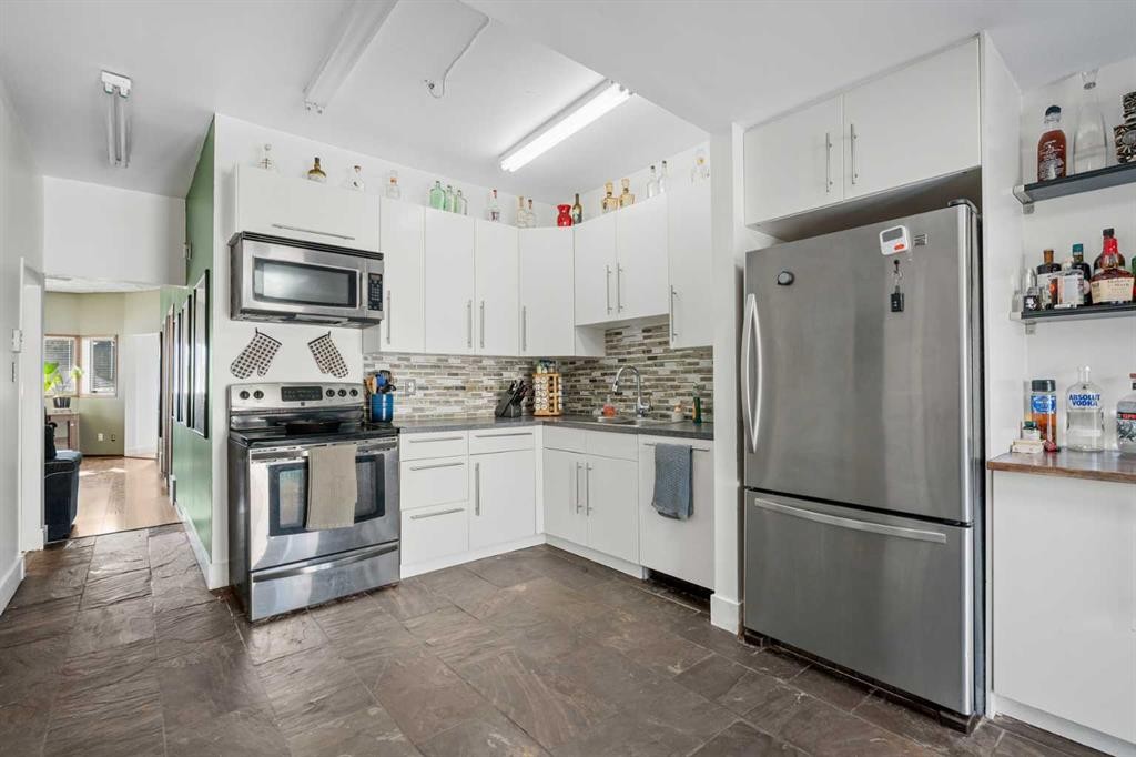 224 20 Avenue, Calgary, AB - Indoor Photo Showing Kitchen