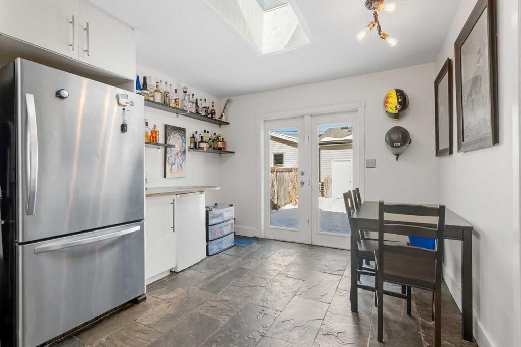 224 20 Avenue, Calgary, AB - Indoor