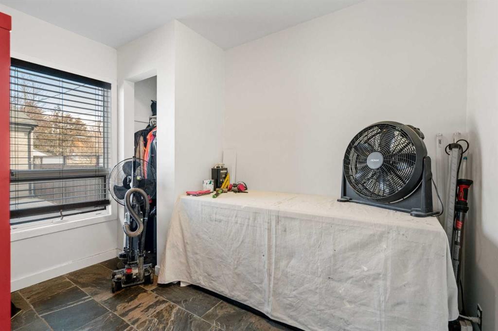 224 20 Avenue, Calgary, AB - Indoor