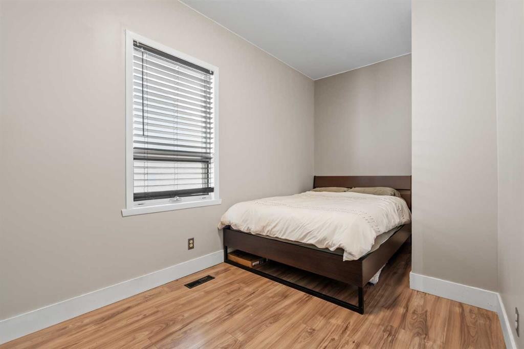 224 20 Avenue, Calgary, AB - Indoor Photo Showing Bedroom