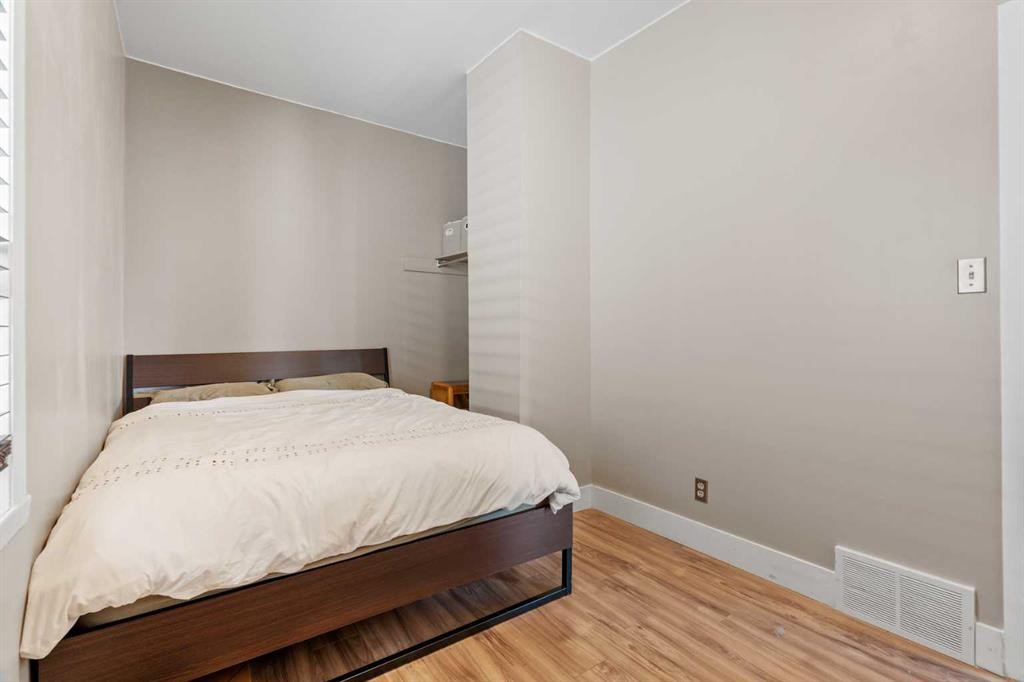 224 20 Avenue, Calgary, AB - Indoor Photo Showing Bedroom