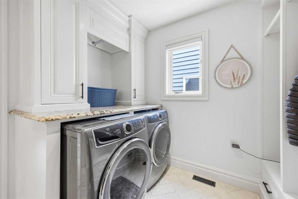 23 Deermoss Place Se, Calgary, AB - Indoor Photo Showing Laundry Room