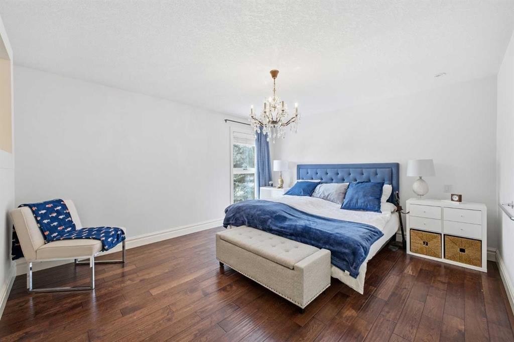 23 Deermoss Place Se, Calgary, AB - Indoor Photo Showing Bedroom