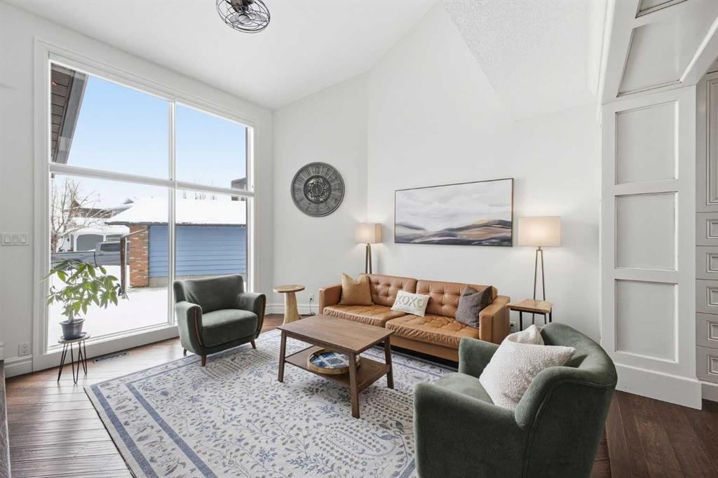 23 Deermoss Place Se, Calgary, AB - Indoor Photo Showing Living Room