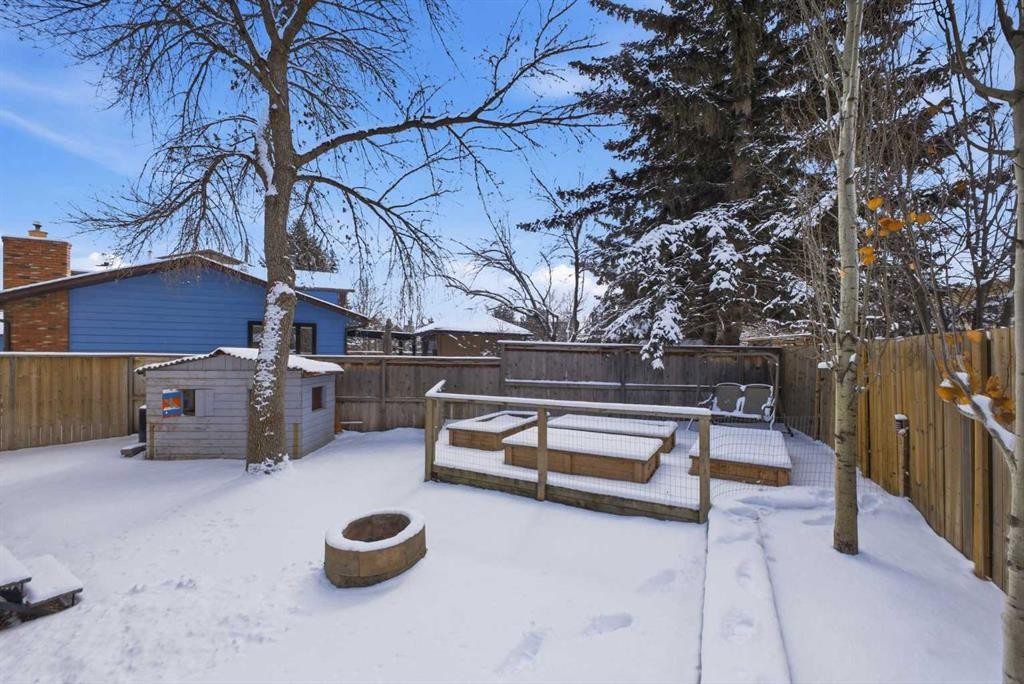 23 Deermoss Place Se, Calgary, AB - Outdoor
