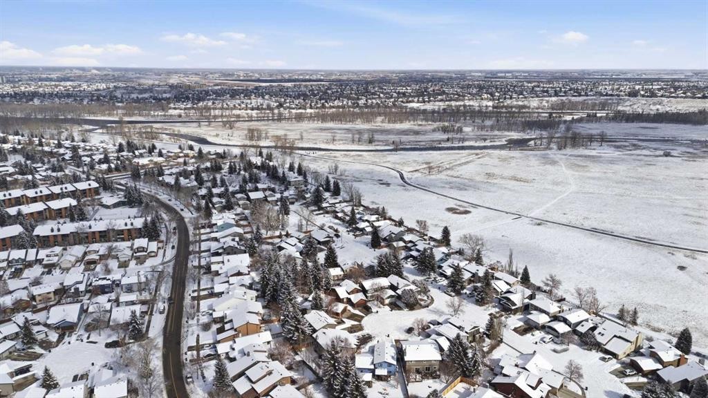 23 Deermoss Place Se, Calgary, AB - Outdoor With View