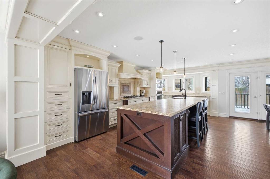 23 Deermoss Place Se, Calgary, AB - Indoor Photo Showing Kitchen With Upgraded Kitchen