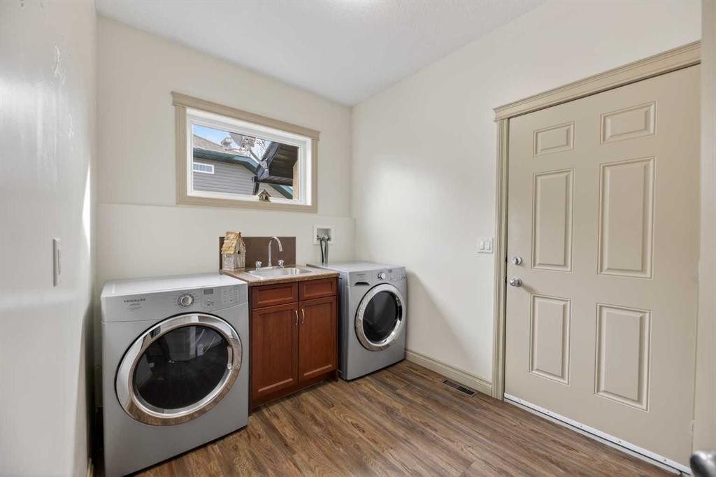5910 Park Meadows Crescent, Olds, AB - Indoor Photo Showing Laundry Room