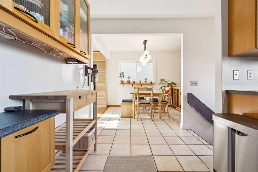 7207 Farrell Road Se, Calgary, AB - Indoor