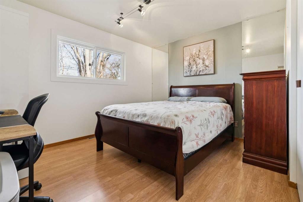 7207 Farrell Road Se, Calgary, AB - Indoor Photo Showing Bedroom