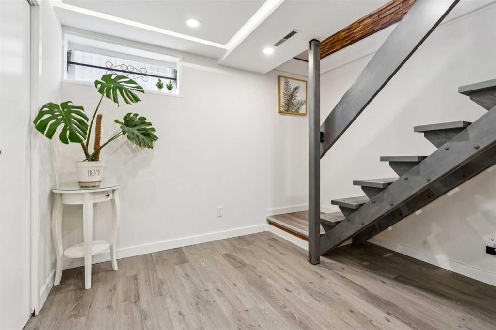 7207 Farrell Road Se, Calgary, AB - Indoor Photo Showing Other Room