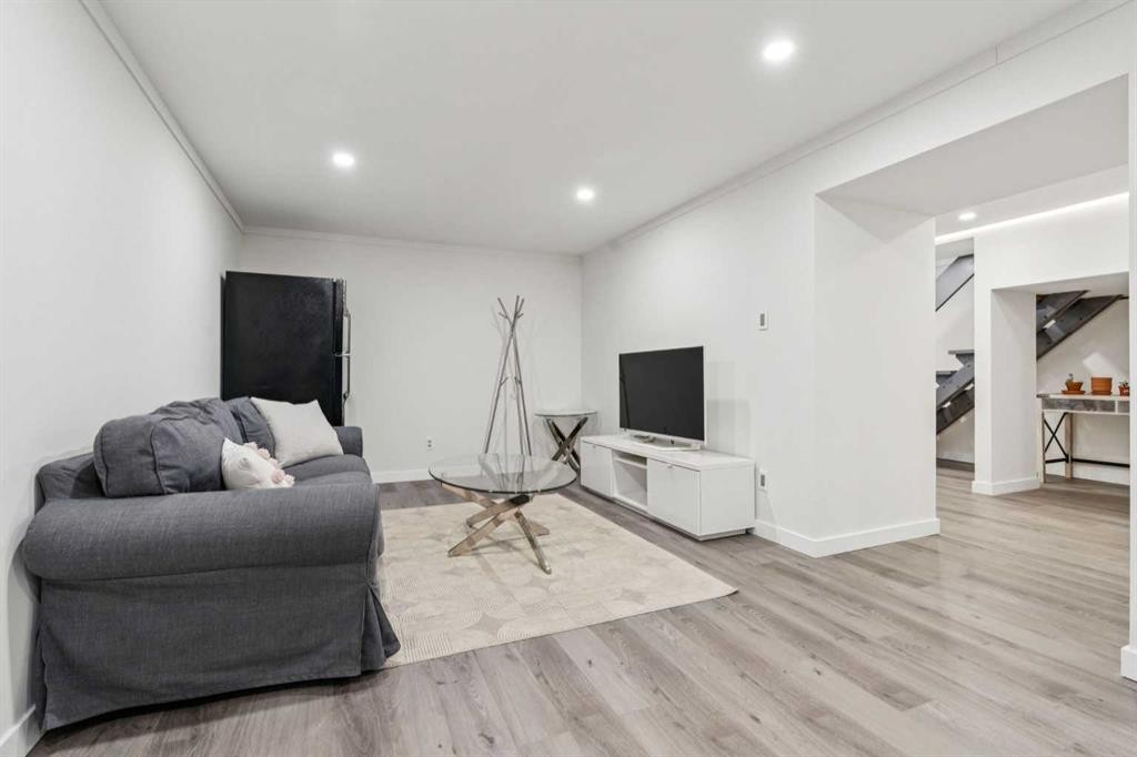 7207 Farrell Road Se, Calgary, AB - Indoor