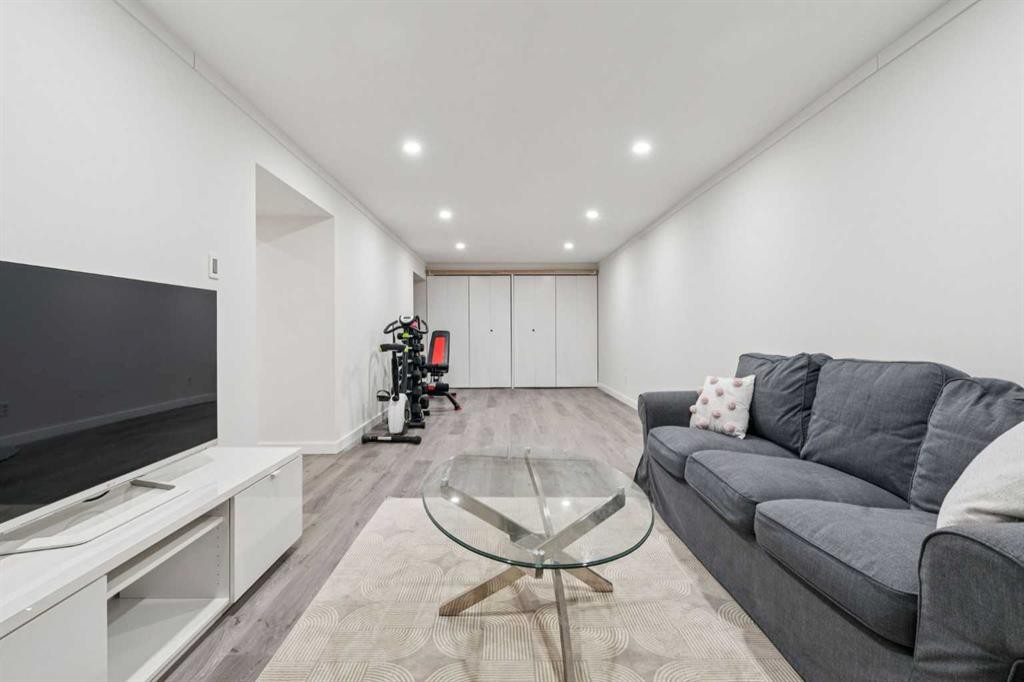 7207 Farrell Road Se, Calgary, AB - Indoor