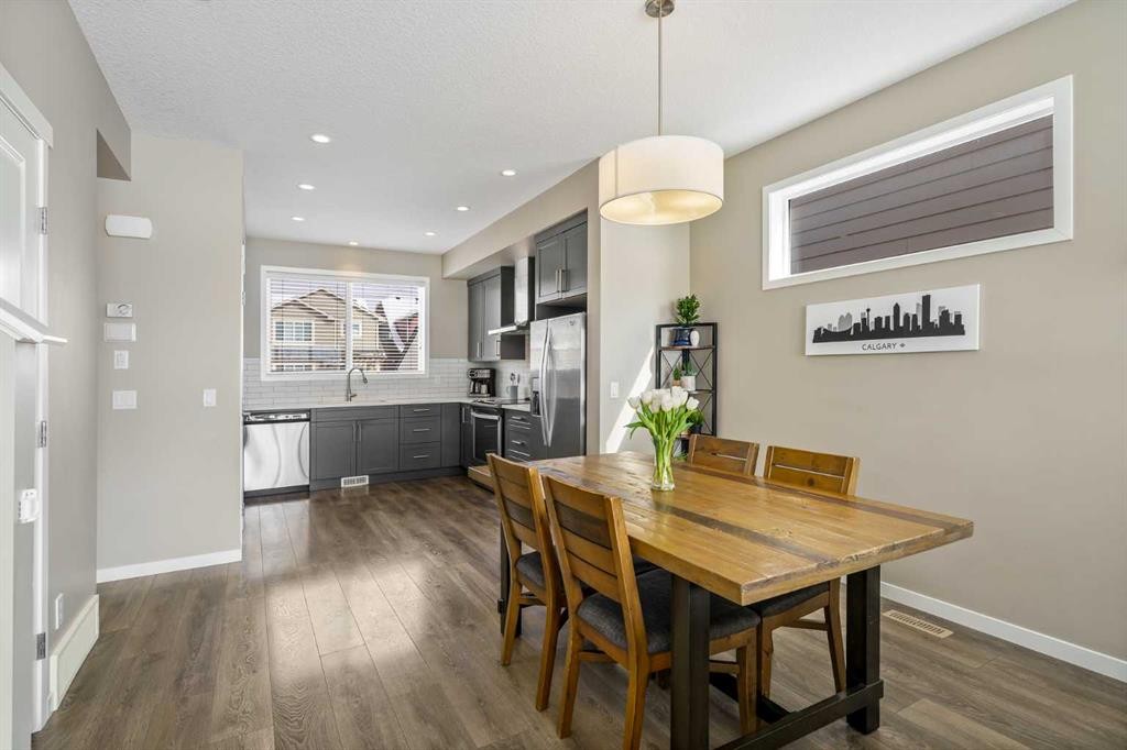 15 Masters Square Se, Calgary, AB - Indoor Photo Showing Dining Room