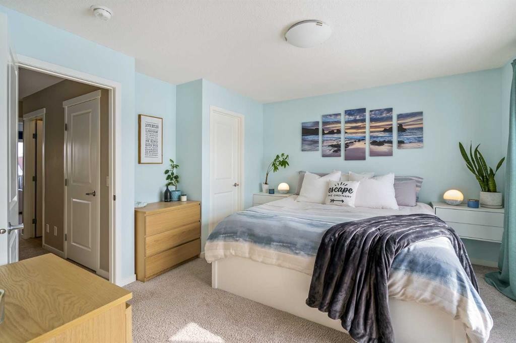 15 Masters Square Se, Calgary, AB - Indoor Photo Showing Bedroom
