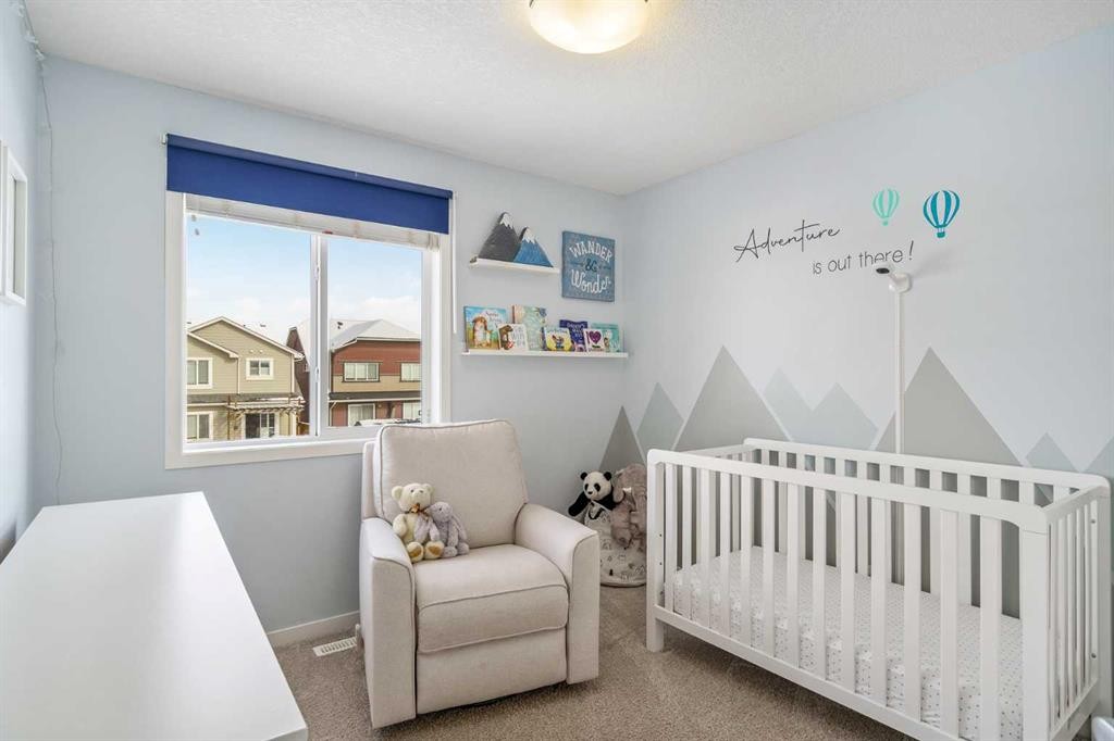 15 Masters Square Se, Calgary, AB - Indoor Photo Showing Bedroom